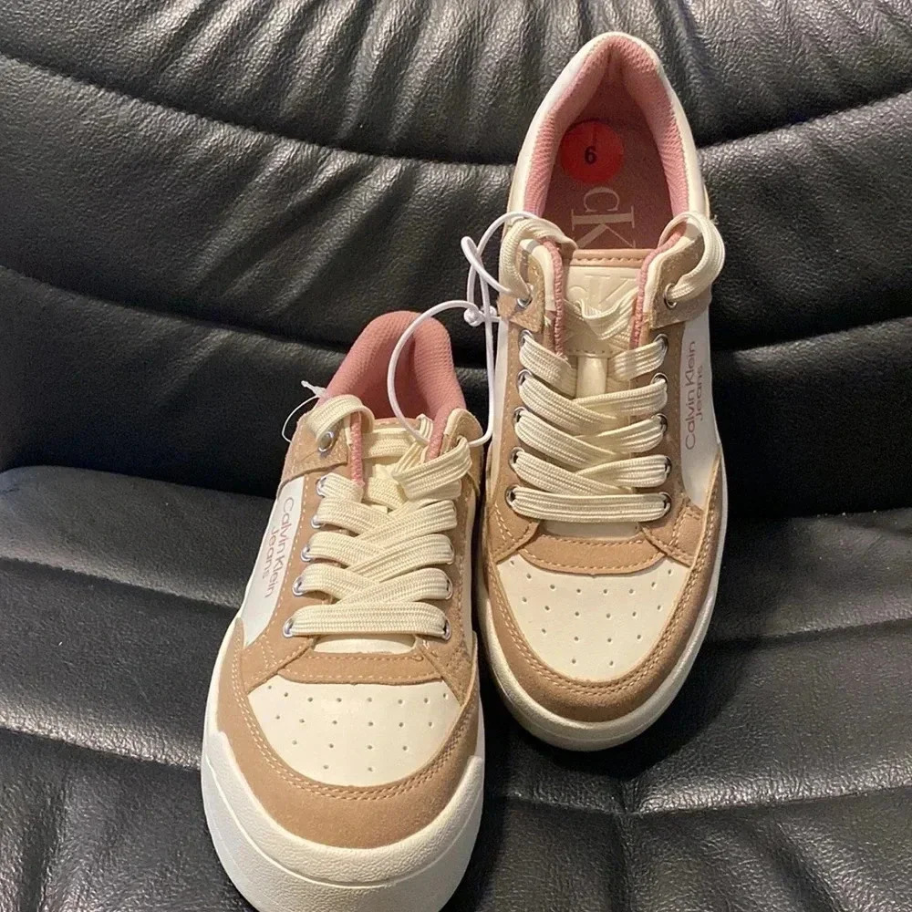 Brand New Calvin Klein Jeans Classic Sneakers Womens Cupsole Sneaker - Size 6M - Picture 2 of 7
